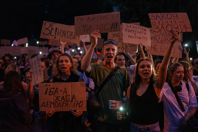 Thousands gather to protest as Zelenskyy signs bill weakening anti-corruption agencies