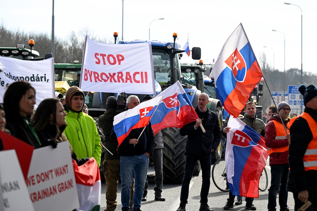 Czech, Slovak farmers join neighbours in blocking borders in protest