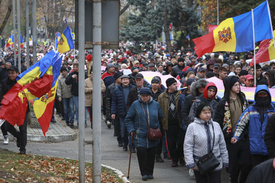 Moldova anti-govt protesters return amid energy crisis