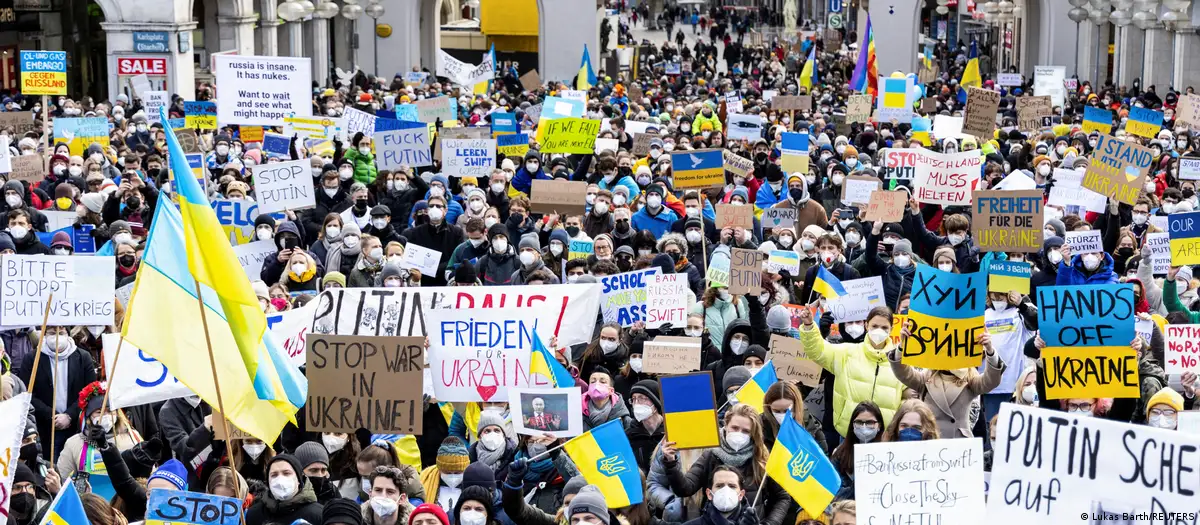 Ukraine: Anti-war protests take place around the world