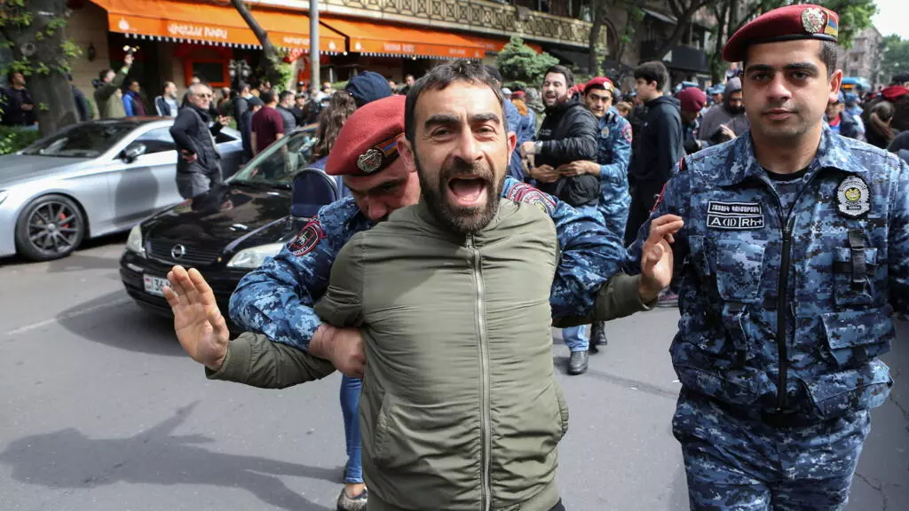 Armenia detains hundreds of anti-govt protesters as opposition calls for PM to resign