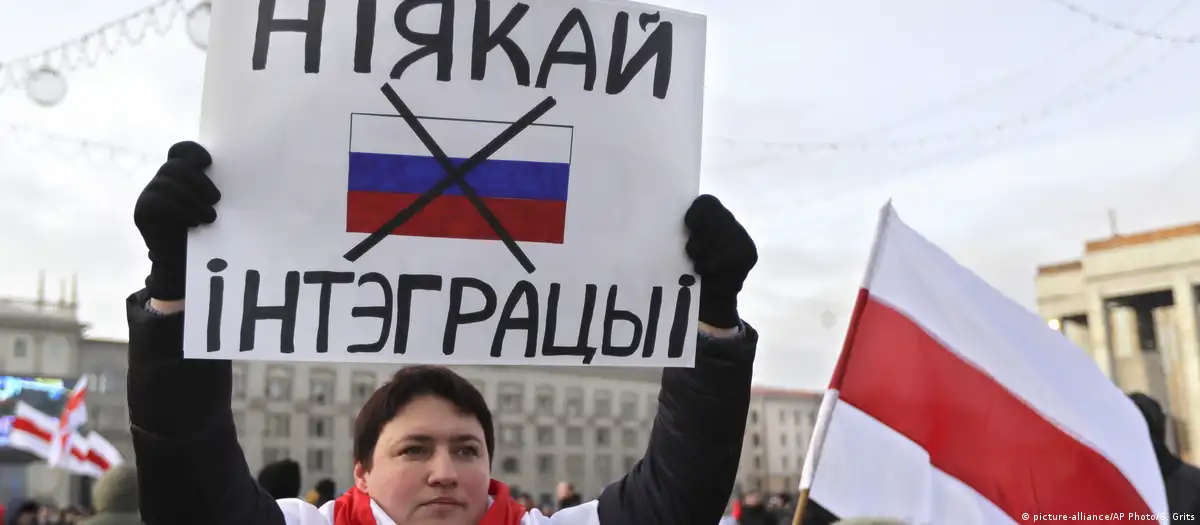 Belarus crowds rally against closer Russia relations