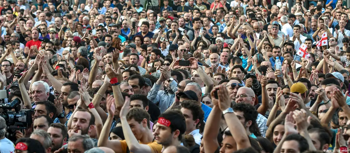 Georgia's Russia protests benefit Saakashvili