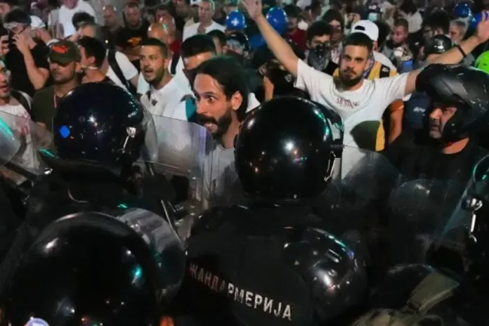 New big anti-government protest in Serbia: Police detain dozens of people