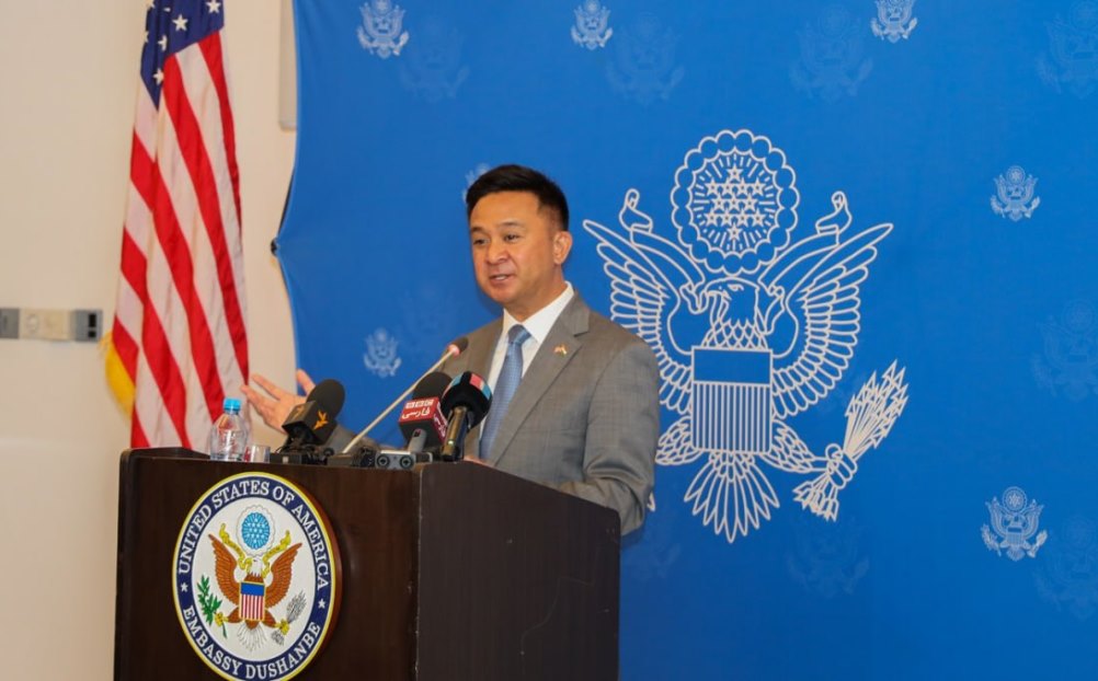 U.S. Ambassador calls on Tajik authorities to 'support journalists' rights'