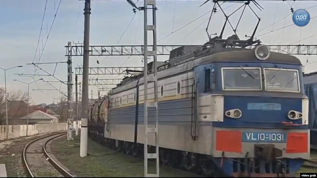 Armenia Imports Azerbaijani Gasoline, Seen As Move To Reduce Dependence On Russia