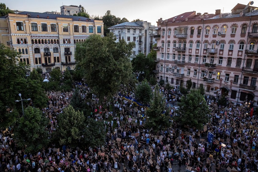 Ukrainian anti-graft authorities detain ex-minister in major case