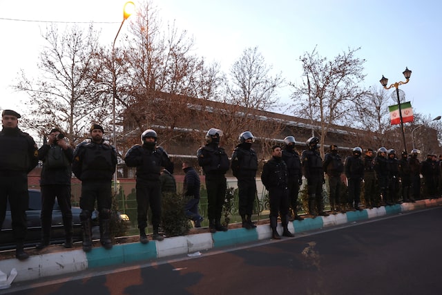 UK withdraws staff from Iran temporarily