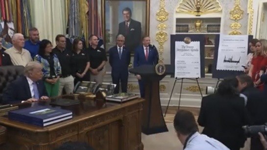 Trump Signs Executive Order to Roll Back Biden-Era Refrigerant Rules, Says Move Will Lower Grocery Costs and Protect Jobs